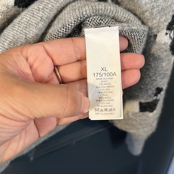 Kate Spade Holiday doggies in sweaters - Picture 3 of 3